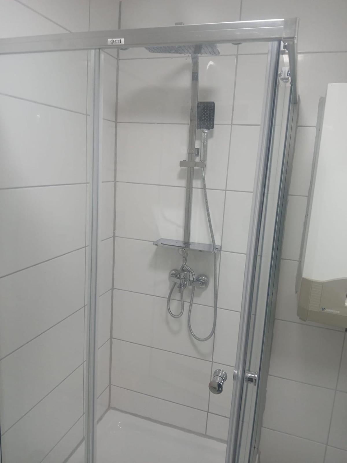 Wohnung Mit Neuem Bad Und Kueche Γκελσενκίρτσεν Εξωτερικό φωτογραφία
