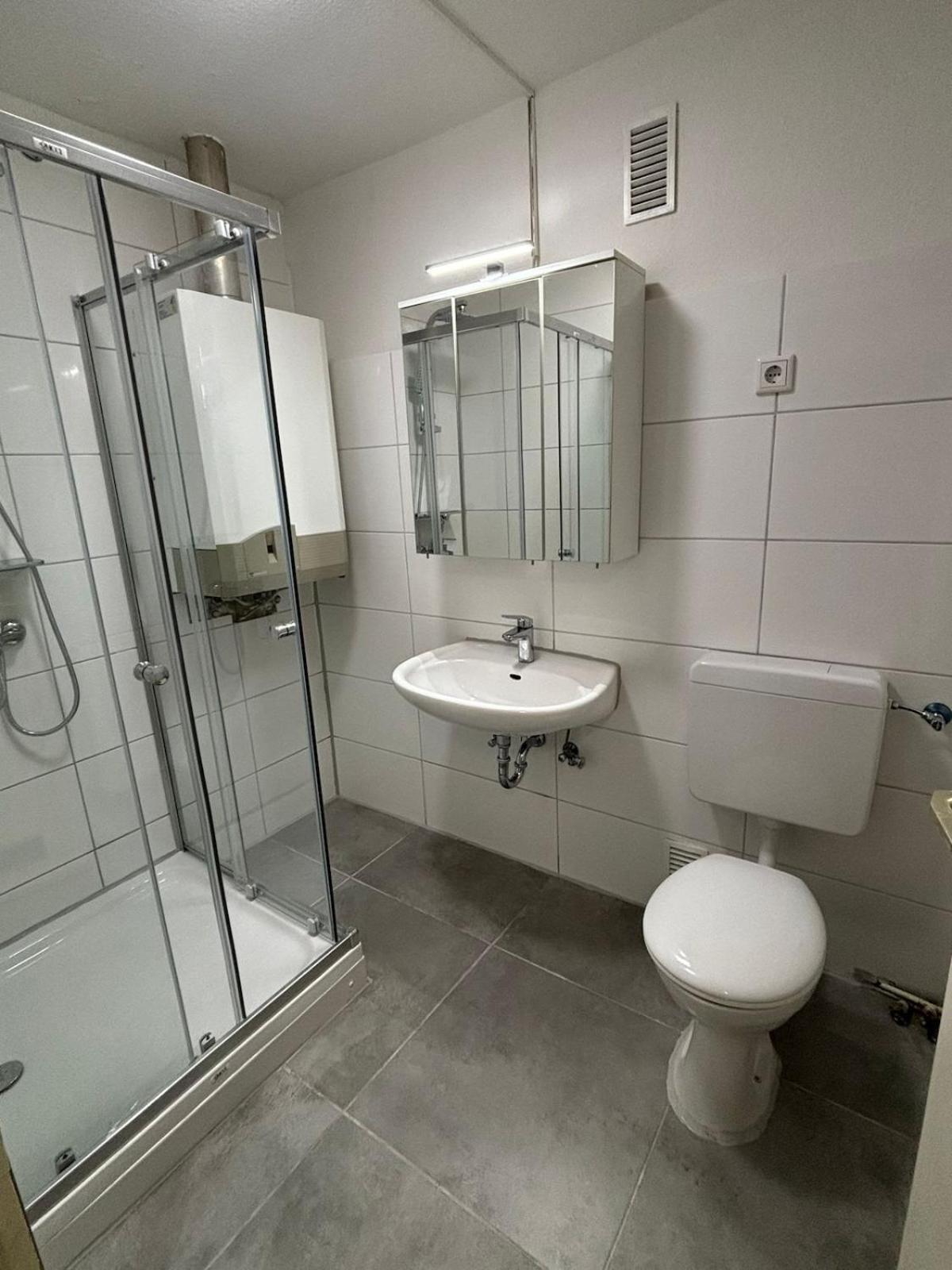 Wohnung Mit Neuem Bad Und Kueche Γκελσενκίρτσεν Εξωτερικό φωτογραφία